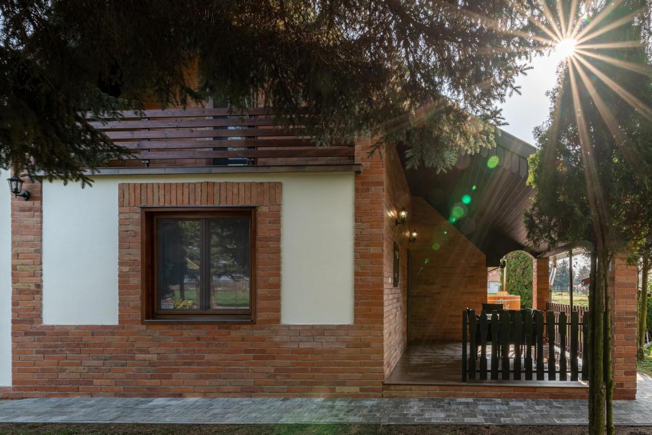 Pósteleki Vendégház-Nyugalom Szigetei Gyula Extérieur photo