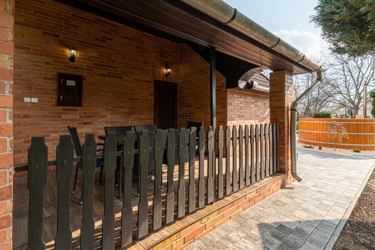 Pósteleki Vendégház-Nyugalom Szigetei Gyula Extérieur photo