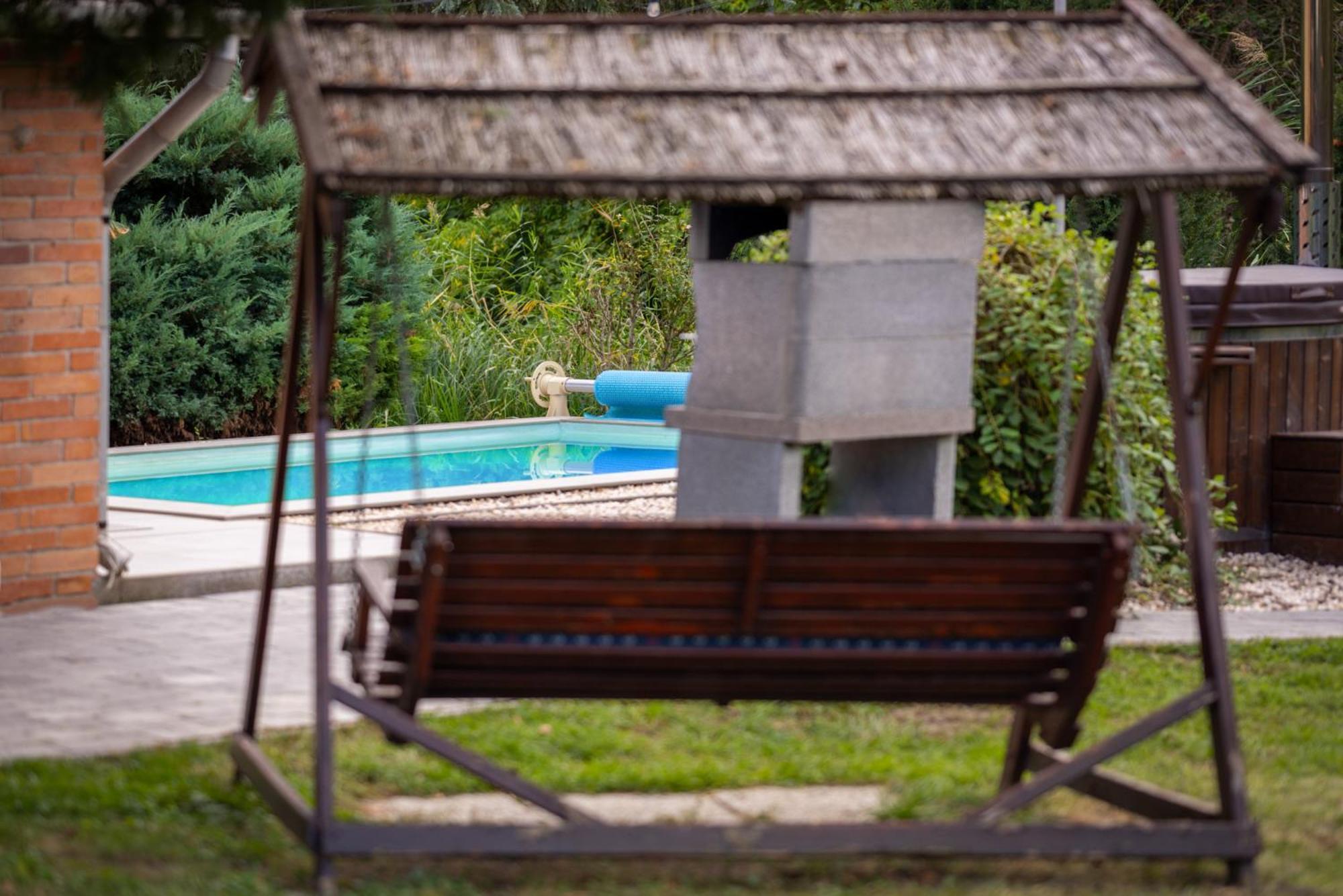 Pósteleki Vendégház-Nyugalom Szigetei Gyula Extérieur photo